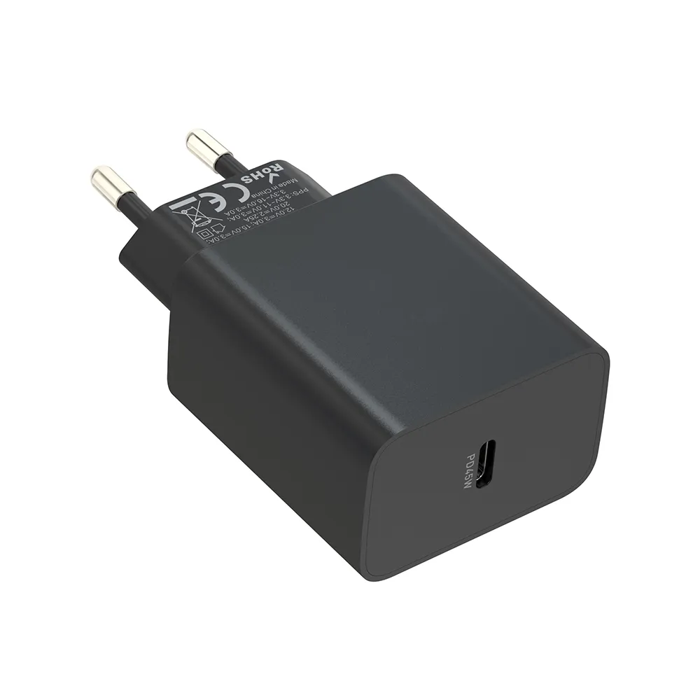 Superior 45W punjac crni sa oznakom PD45W kraj USB-C porta